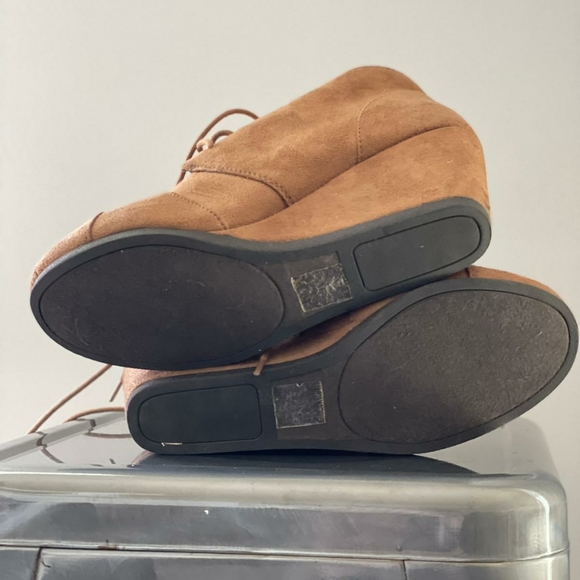 Beige Tan Booties -- 8.5 - Picture 4 of 4